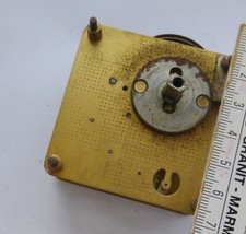 Teile von altem UHRWERK Messing Eisen Uhrwerk Zahnräder Gestempelt WW Zahl L12