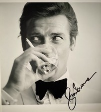 ROGER MOORE „James Bond