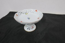 Durchbruch Porzellan  - Runde  Schale  auf Fuß  - Blümchen - Goldrand