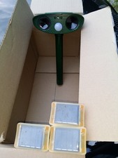 Marder - und Maulwurfschreck oder -abwehr mit Ultraschall und Solarbetrieb