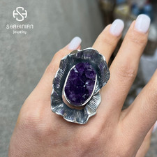 Große Blume roher Amethyst