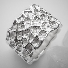 Auffälliger Ring aus 925er