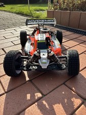 Dies ist ein Kyosho MP10. Neue Glühkerzen. Neuer Motor! Neue Reifen und Zubehör.