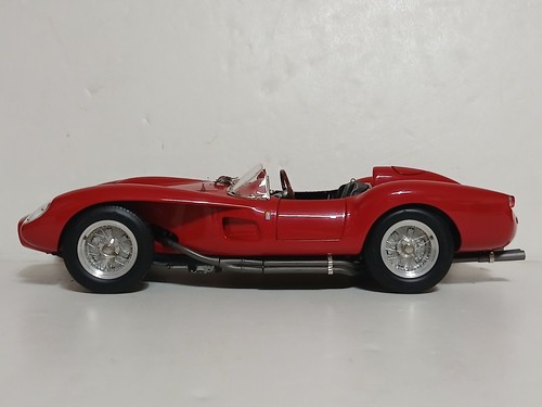 Cmc ferrari 250 testa - 1/18,