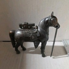 Feuerzeug in Pferdeform aus