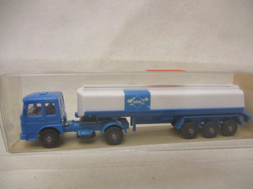 23236 wiking 87 - x-23236 wiking, man