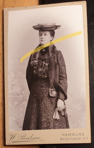 Stehende junge frau - stehende,
