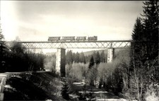 Foto Ak Fotograf Carl Bellingrodt, Deutsche Eisenbahn, Brücke, Fluss - 10880309