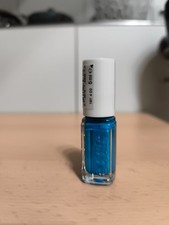 Essie Nagellack Nr 954 blau 5