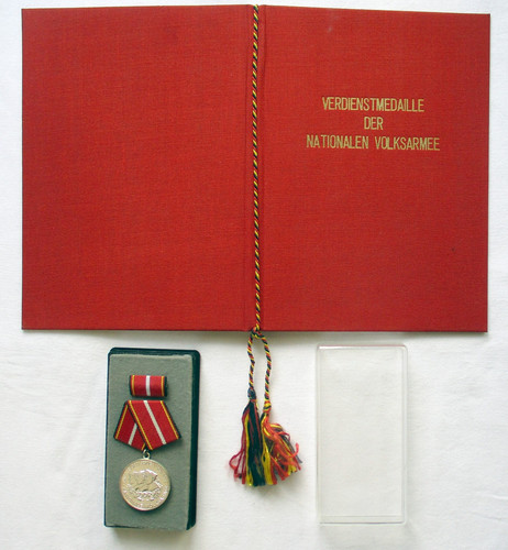 Ddr verdienstmedaille 900 - ddr,