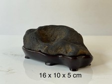 Suiseki mit Daiza