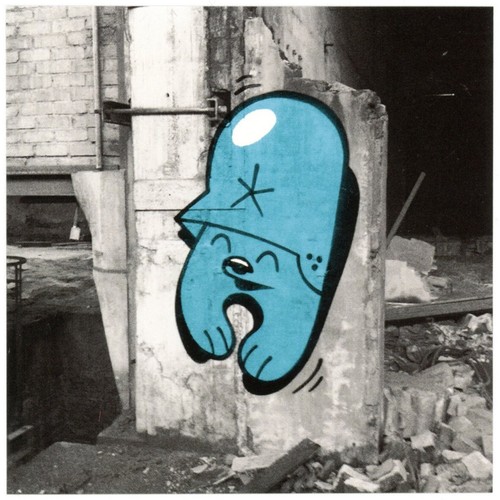 Flying fortress street art - flying,
