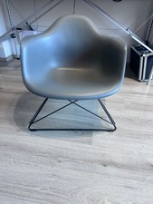 Eames Plastic Armchair  LAR grau Untergestell schwarz Vitra