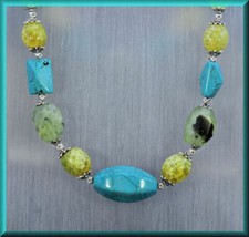 Collier Prehnit Howlith Feuer