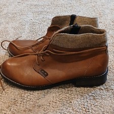 Brown leather Remonte ankle