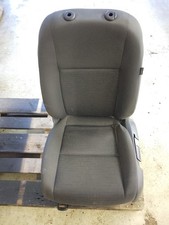 VW GOLF 5 / V / 5 Türer / SITZ Fahrersitz / vorne links STOFF