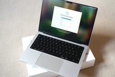 Apple MacBook Pro 14 Zoll (512GB SSD, M1 Pro, 16GB) Laptop + OVP + Zubehörpaket