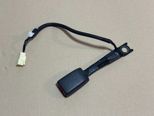 Toyota Yaris XP9 Gurtschloss Gurtstraffer hinten 305592510