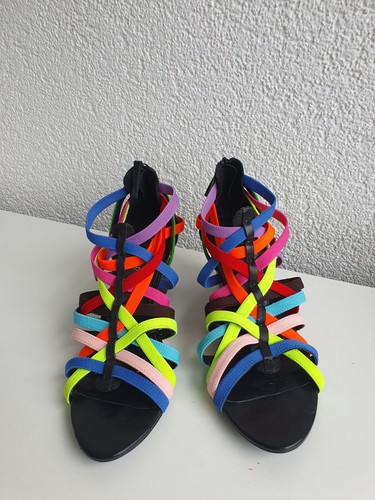 United nude fold - united,
