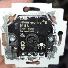 Busch-Jaeger Jalousiecontrol II Einsatz 6411U mit Control Aufsatz 6430/6543 