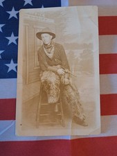 Foto Postkarte Cowboy mit Revolver ca. 1900