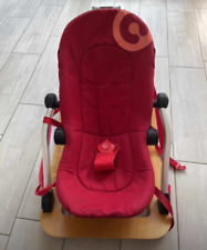 Babywippe mit Neugeborenen