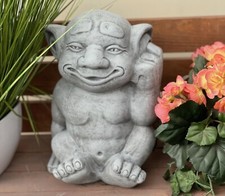 Steinfigur Troll Ohrbohrer