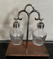 „Lawrence Grey Home“ Salz- & Pfefferstreuer hängend, mit Holzablage, wunderschön