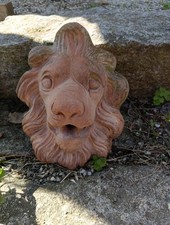 alter kleinerer Wasserspeier