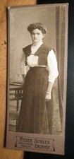 stehende junge Frau / CDV