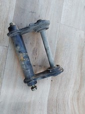 Daelim SG 125F Otello Motorhalterung zwischen Rahmen und Motorwippe