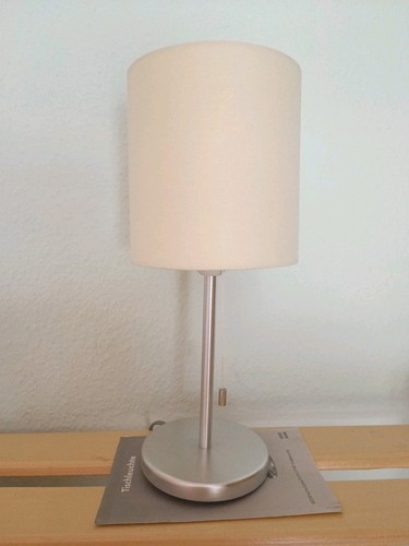 Tischleuchte mit metallffuß - tischleuchte,