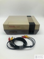 Nintendo NES Konsole •