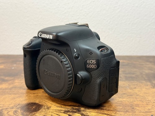 Canon eos 600d 0mp - eos,