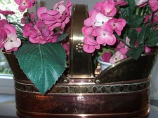 Blumentopf aus Edelstahl, mit Griff und 2 künstlichen Blumen