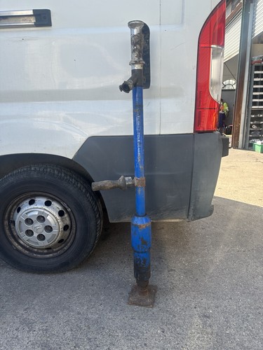 Trelawny low vibration pole - low,