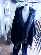 4557 Dorothy Perkins Poncho schwarz Webpelz weich und kuschelig, innen grau