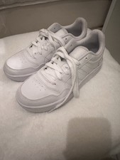 Weiße Adidas Sportschuhe