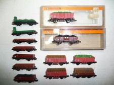 Arnold Spur N Konvolut aus 13 Niederbordwagen und offenen Güterwagen