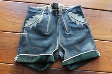 Kurze neuwertige dunkelgrüne Pfadi Lederhose 'Gipfelstürmer' in  H44, auch D36+