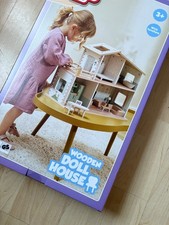 Puppenhaus aus Holz mit