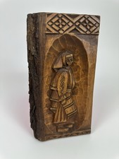 Handgeschnitztes Wandrelief