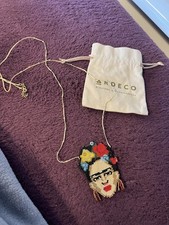 Frida Kahlo Halskette aus Miyuki-Perlen, Handgefertigt, Gelbes Kleid