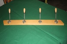 Garderobe 50er Jahre, Buchenholz mit 4 Metallhaken, Buchen-Holzknäufe, 63cm Vint