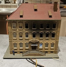 Pola 160 Brennendes Finanzamt H0 mit Flackerlicht und Rauchgenerator, gebraucht