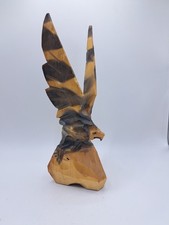 Holzfigur Adler auf Felsen –