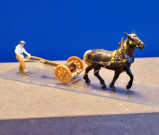 Bauer mit Pflug; H0; M.1:87;  Preiser Holz /Kst. Modellbahn/Sammlung