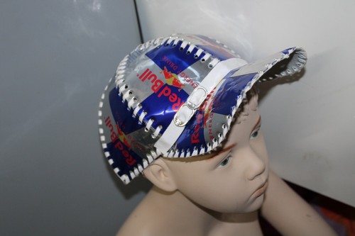 Cap aus red - bull, dosen
