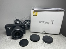 NIKON 1 J1 mit Objektiv Nikkor
