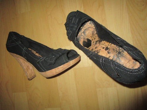 Schwarze peep toe high heels - toe,